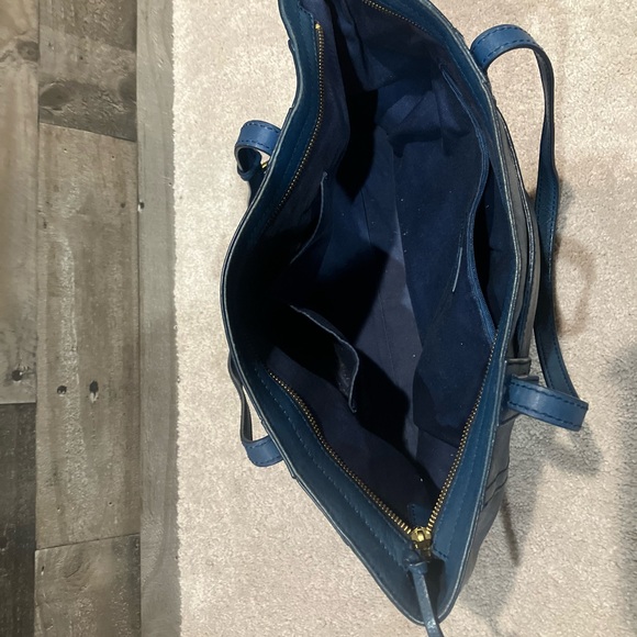 No Longer Available

Fossil Blue Leather Women’s Emma Zippered - Picture 8 of 12